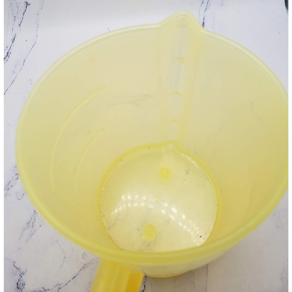 Little Tikes Child Size 4 Inch Replacement Yellow Measuring Cup - Picture 5 of 10